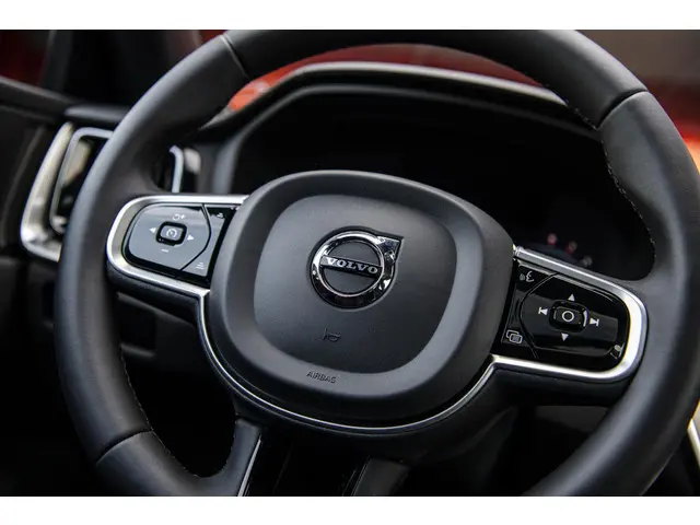 Volvo S60 2.0 B4 Ultimate Dark 2023 Benzine 40