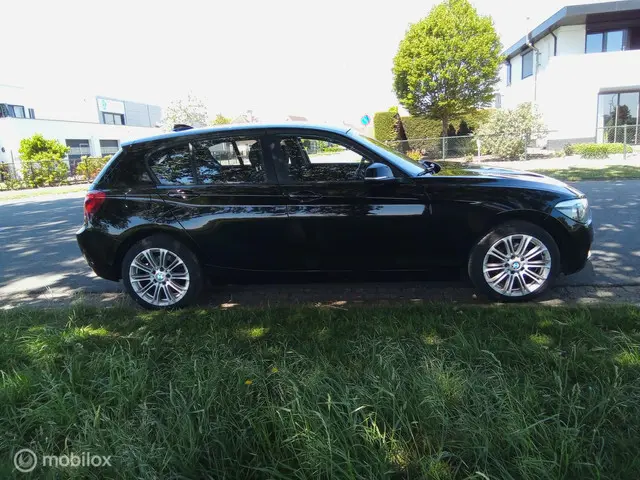 BMW 1 Serie 114i EDE Business 2013 Benzine 18
