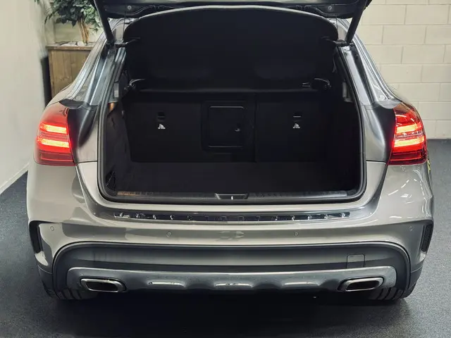 Mercedes-Benz GLA 180 AMG Line 2019 Benzine 6
