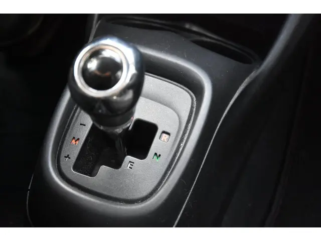 Peugeot 108 1.0 VTi Active Automaat 2015 Benzine 12