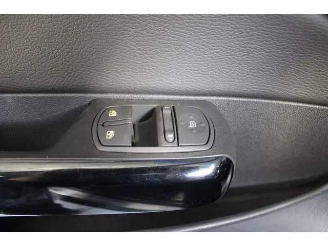 Opel Corsa 1.4-16V Anniversary Edition 2013 Benzine 15