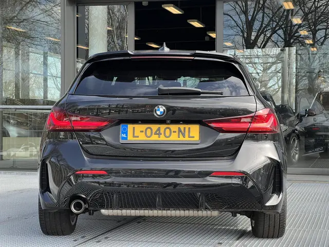 BMW 1 Serie 118i Business Edition 2021 Benzine 21