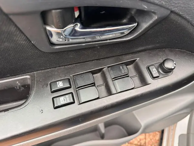 Suzuki SX4 1.6 Executive 2012 Benzine 13