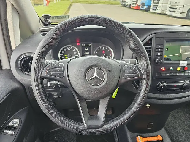 Mercedes-Benz Vito 116 2022 Diesel 12
