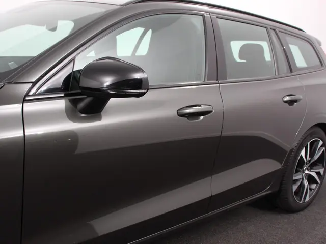 Volvo V60 2.0 B4 R-Design 2022 Benzine 26