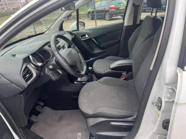 Citroën C3 1.0 PureTech Collection 2015 Benzine 7