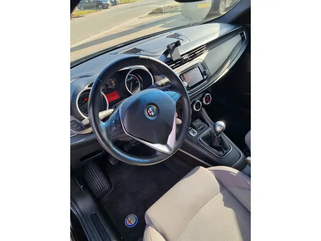 Alfa Romeo Giulietta 1.4 T Distinctive 2013 Benzine 9