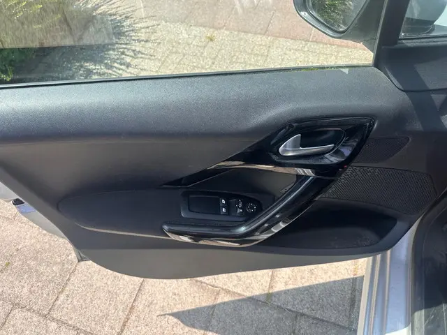 Peugeot 208 1.2 VTi Envy 2013 Benzine 10