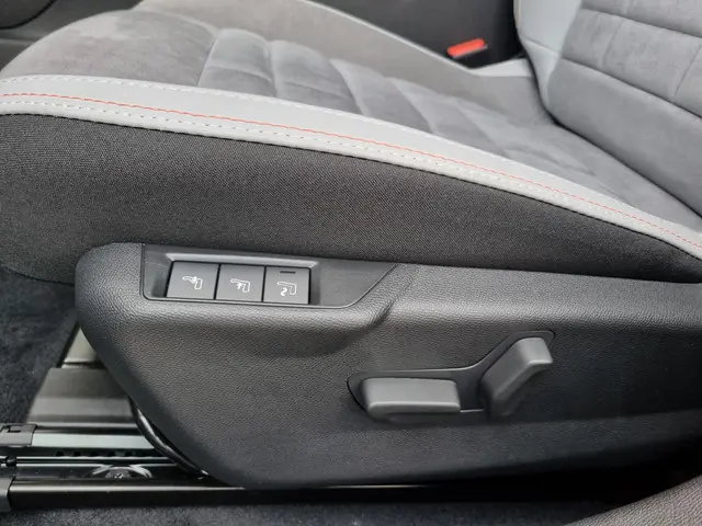 Citroën C4 1.2 Hybrid 145pk Max 2025 Hybride Benzine 11