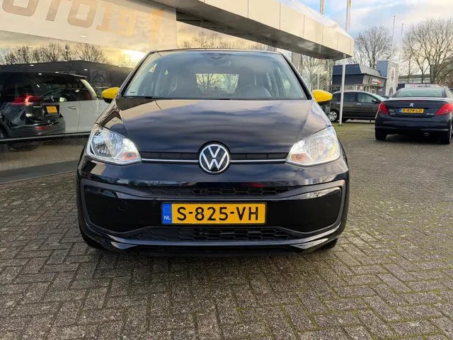 Volkswagen up! 1.0 2023 Benzine 9