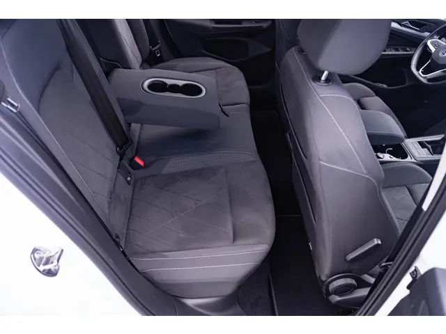 Volkswagen Golf 1.0 TSI Life 2020 Benzine 35