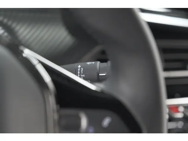 Peugeot 2008 PureTech 100 Allure 2024 Benzine 36