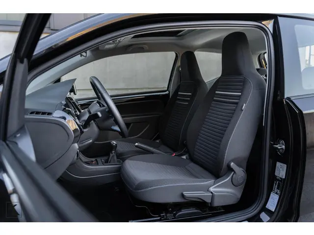 Volkswagen up! 1.0 2014 | CUP Up! | Pano | Lage KM 2014 Benzine 22