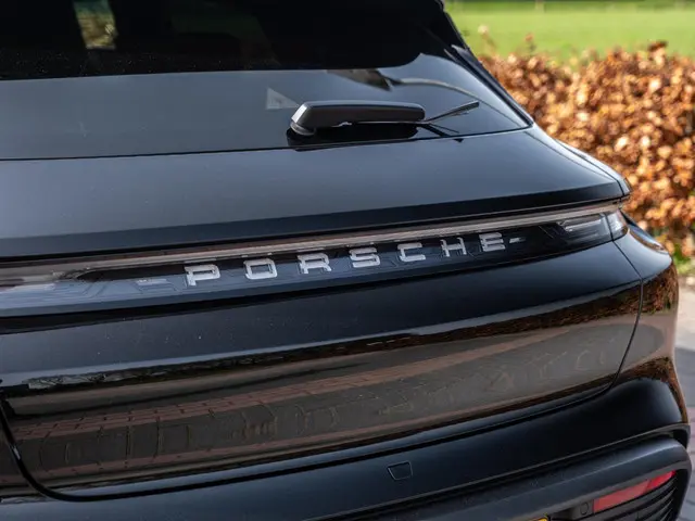 Porsche Taycan Sport Turismo 79 kWh 2022 Elektrisch 67