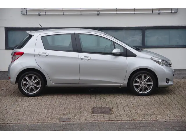 Toyota Yaris 1.3 VVT-i Aspiration 2012 Benzine 3