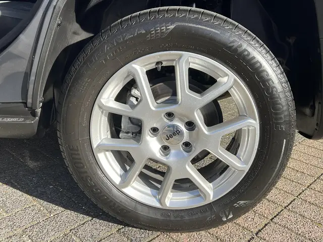 Jeep Renegade 1.5T e-Hybrid Limited 2022 Benzine 7