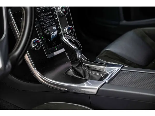 Volvo S60 1.5 T3 R-Design 2018 Benzine 28