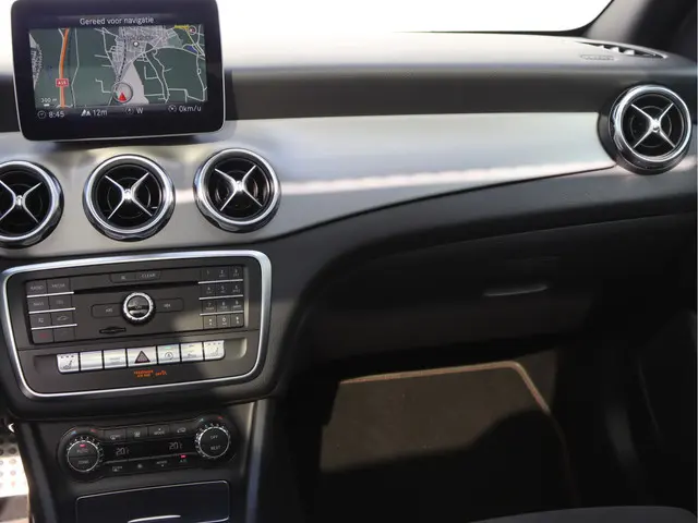 Mercedes-Benz GLA 180 AMG 2019 Benzine 24