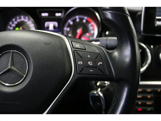 Mercedes-Benz CLA 180 2014 Benzine 17