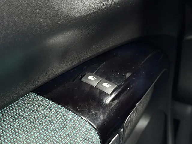 Citroën C4 Cactus 1.2 e-VTi Shine 2015 Benzine 24