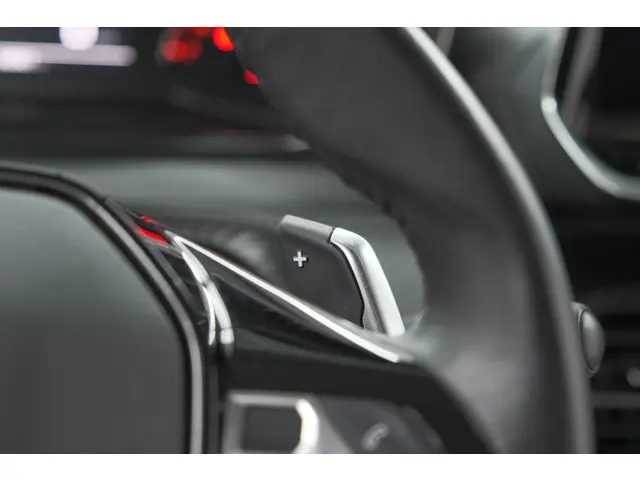 Peugeot 2008 PureTech 130 EAT8 Allure 2022 Benzine 32