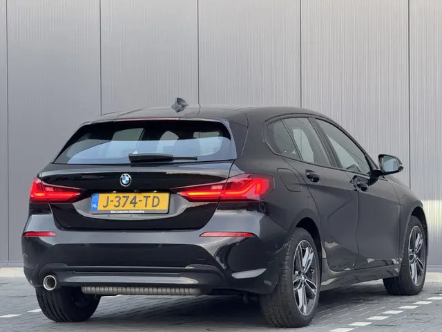 BMW 1 Serie 118i Executive Edition M 2020 Benzine 12