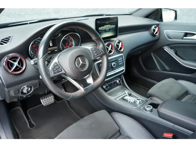 Mercedes-Benz A-Klasse AMG 45 4MATIC 2016 Benzine 17