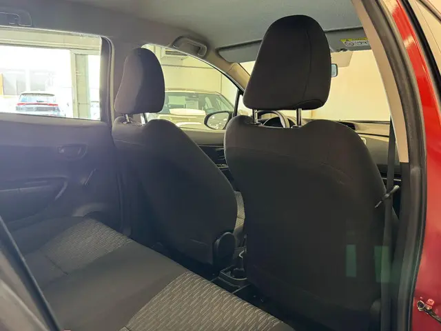 Toyota Yaris 1.0 VVT-i Now 2014 Benzine 37