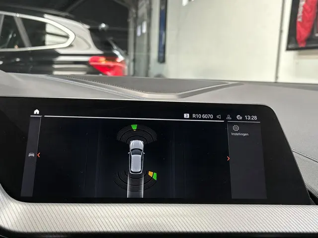 BMW 1 Serie 120i Business Edition 2022 Benzine 19