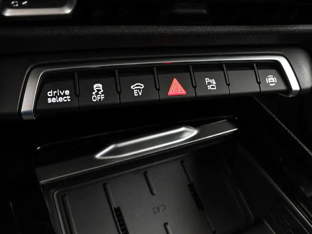 Audi Q3 1.5 200kW e-hybrid Pro line 272 PK 2026 Benzine 38