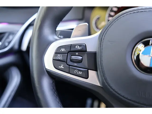 BMW 5 Serie M550i xDrive Executive 2018 Benzine 28