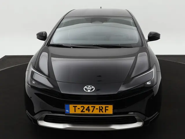 Toyota Prius 2.0 Plug-in Executive 2023 Hybride Benzine 17