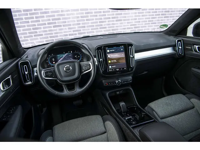 Volvo XC40 2.0 B3 Plus Black Edition 2025 Benzine 12