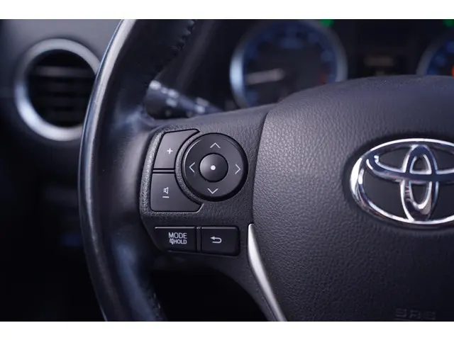 Toyota Auris 1.6 First Edition 2015 Benzine 16