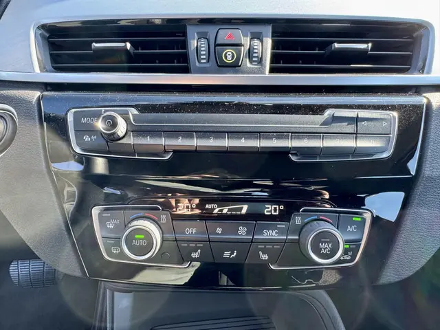 BMW X1 xDrive20i High Executive 2018 Benzine 21