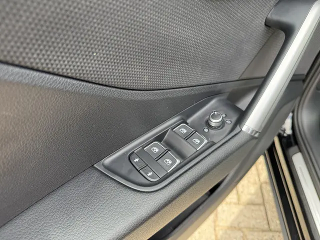 Audi Q2 35 TFSI S Edition 2024 Benzine 14