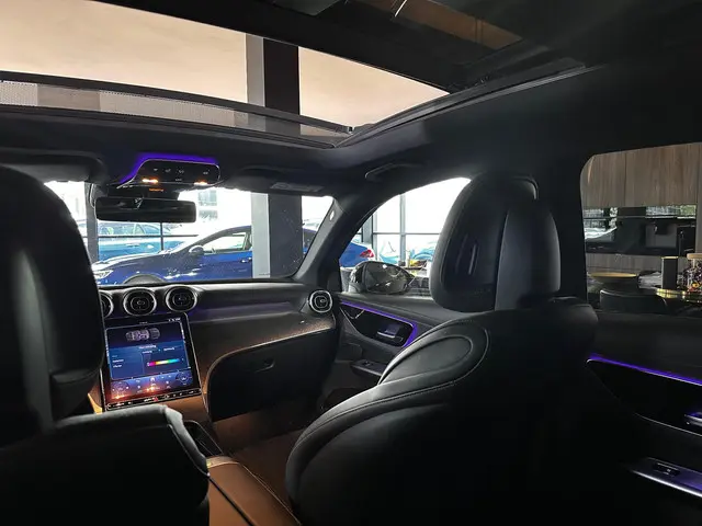 Mercedes-Benz GLC 200 4MATIC AMG Line 2023 Benzine 18