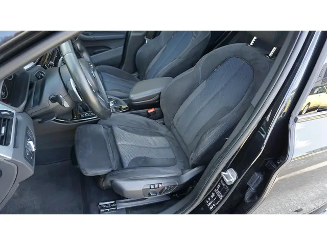 BMW X1 xDrive25i 232pk M-Sport & Shadow-Line 2017 Benzine 9