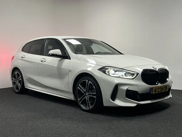 BMW 1 Serie 118i High Executive M-Sport 2020 Benzine 39
