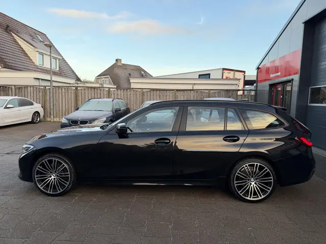 BMW 3 Serie Touring 318i Executive Edition 2021 Benzine 4