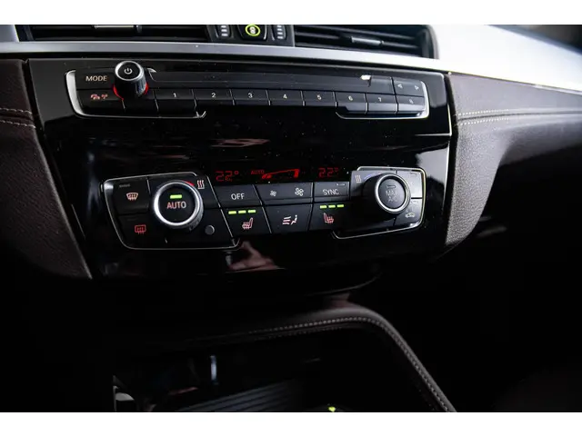 BMW X1 xDrive25e High Executive 2022 Hybride Benzine 48