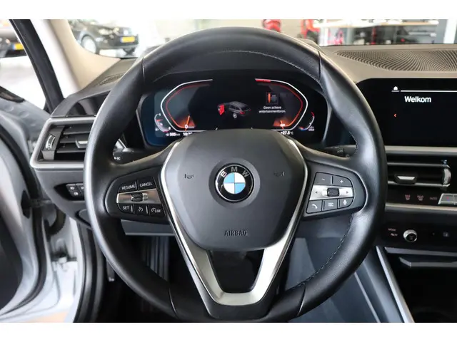BMW 3 Serie Touring 318i Executive Edition 2021 Benzine 21