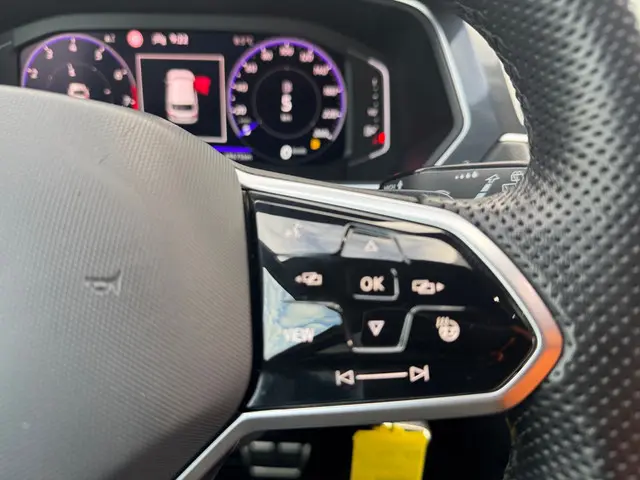 Volkswagen Tiguan 1.5 TSI R-Line Business+ 2022 Benzine 16