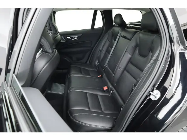 Volvo V60 T8 Recharge Ultra Dark 2025 Hybride Benzine 29