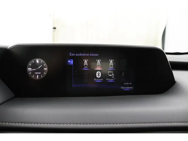 Lexus UX 250h Luxury Line 2022 Hybride Benzine 17