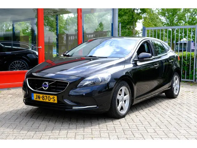 Volvo V40 2.0 T2 Momentum Navi|Clima|LMV 2016 Benzine 25