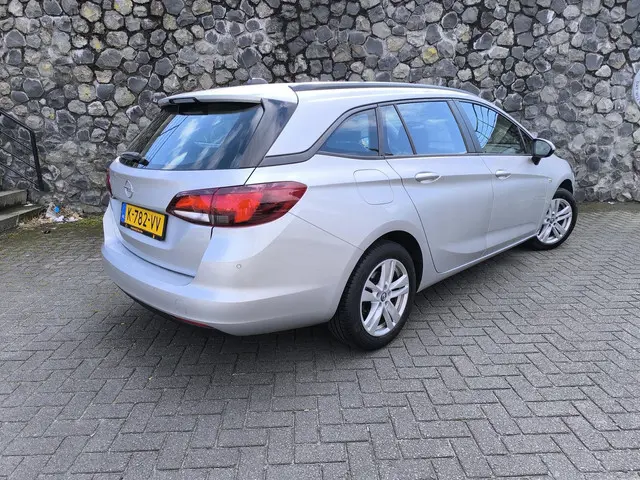 Opel Astra 2
