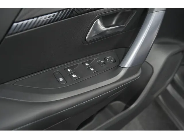 Peugeot 2008 PureTech 130 Allure Pack 2020 Benzine 26