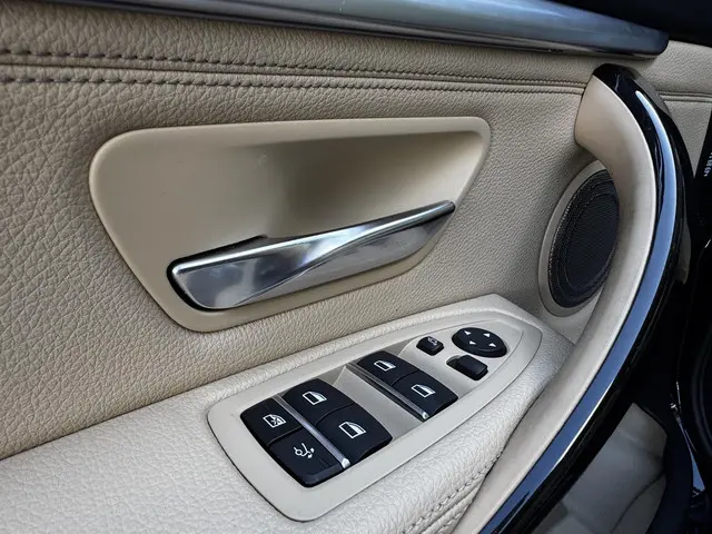 BMW 3 Serie 320i xDrive High Executive 2020 Benzine 13