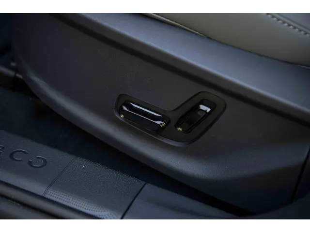 Lynk & Co 02 More 66 kWh 2026 Elektrisch 33